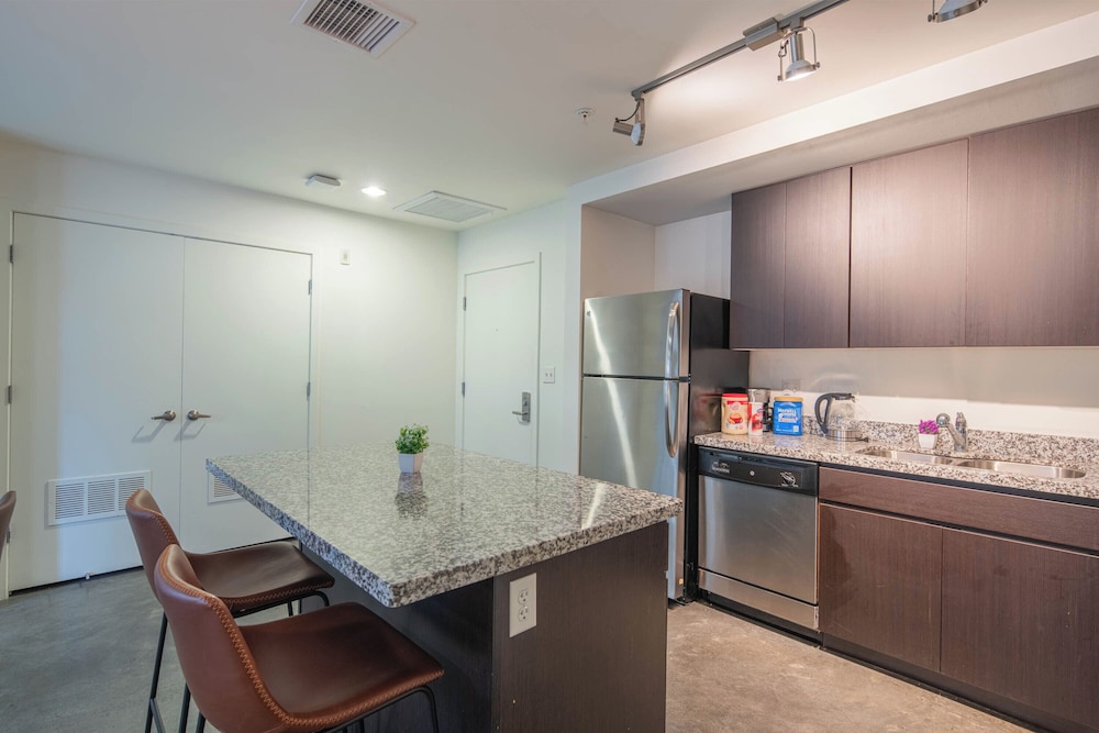 ROVE LIVING/KL - Roosevelt Point