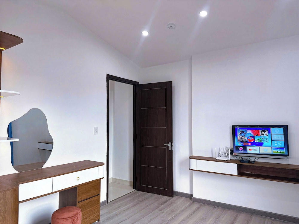 LOUIS OTIS APARTMENT 03