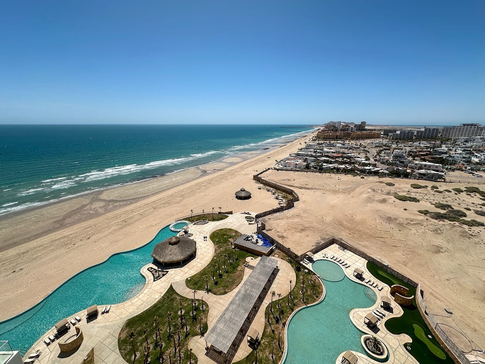 Sandy Beach 2BR Beachfront Getaway