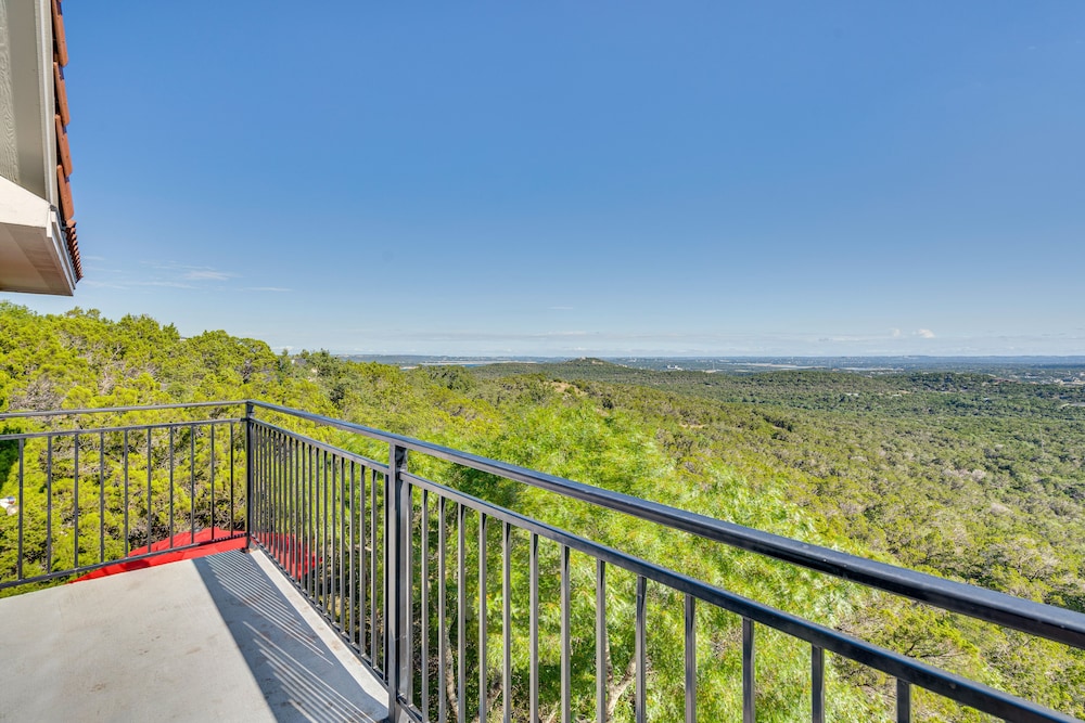Jonestown Retreat w/ Deck: 6 Mi to Lake Travis! - Property Image 1