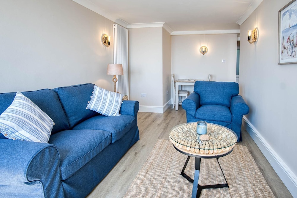 Waterfront 1 - 1 Bedroom Apartment - Wisemans Bridge