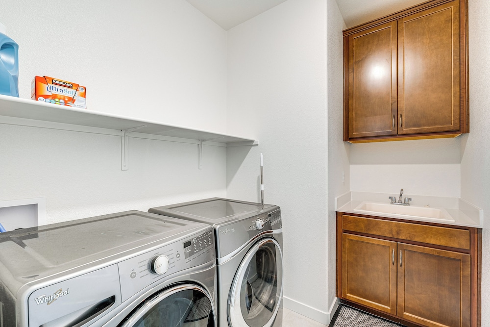 15 Mi to Dtwn Sacramento: Newly Built Home!