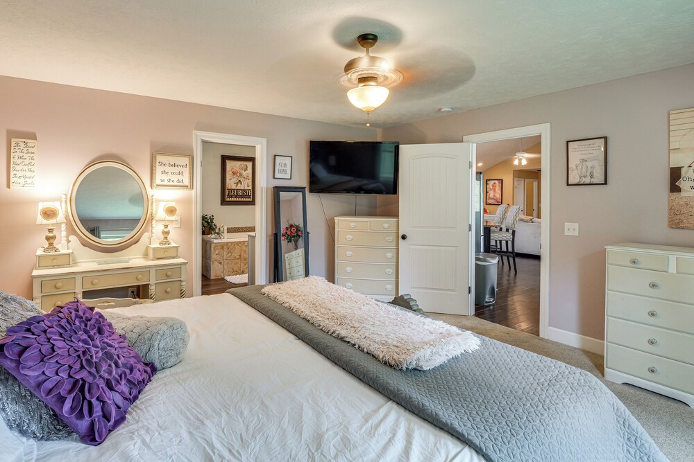 Hot Tub & Scenic Deck! Spacious Cookeville Retreat