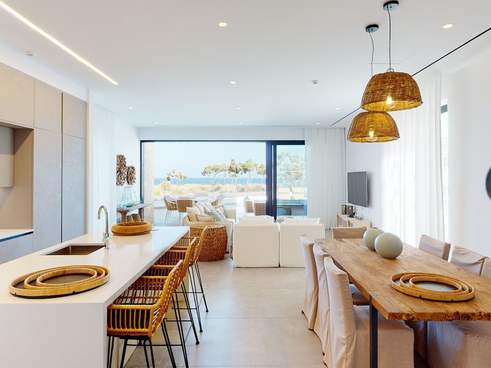 Konnos Bay Polymnia - Stunning 4-bdr Villa With Sea View