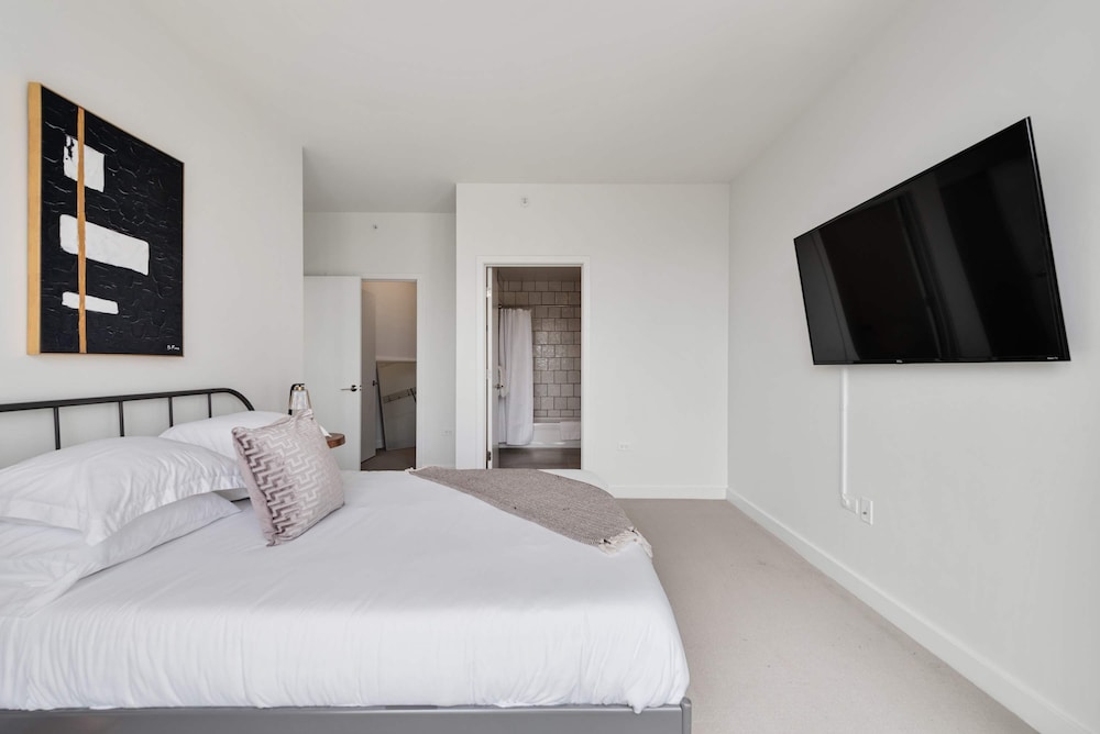 Group Hub 3 Designer 2BR Steps to Mag Mile