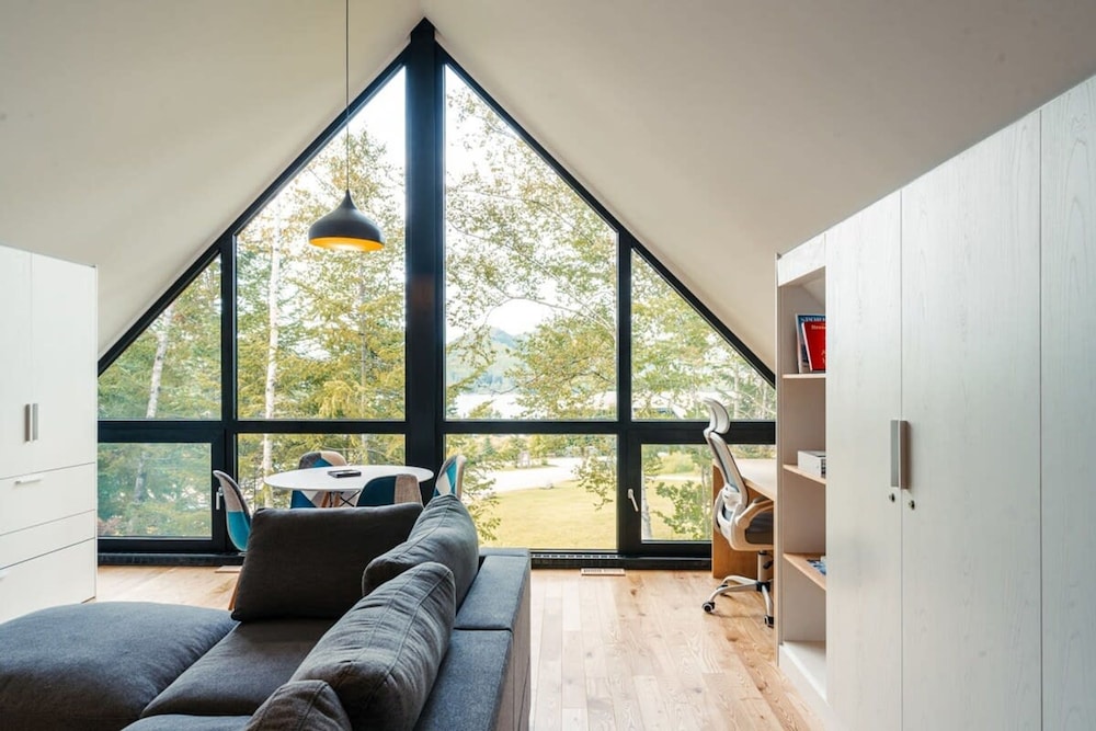 Bright Chalet With hot tub and Indoor Sauna