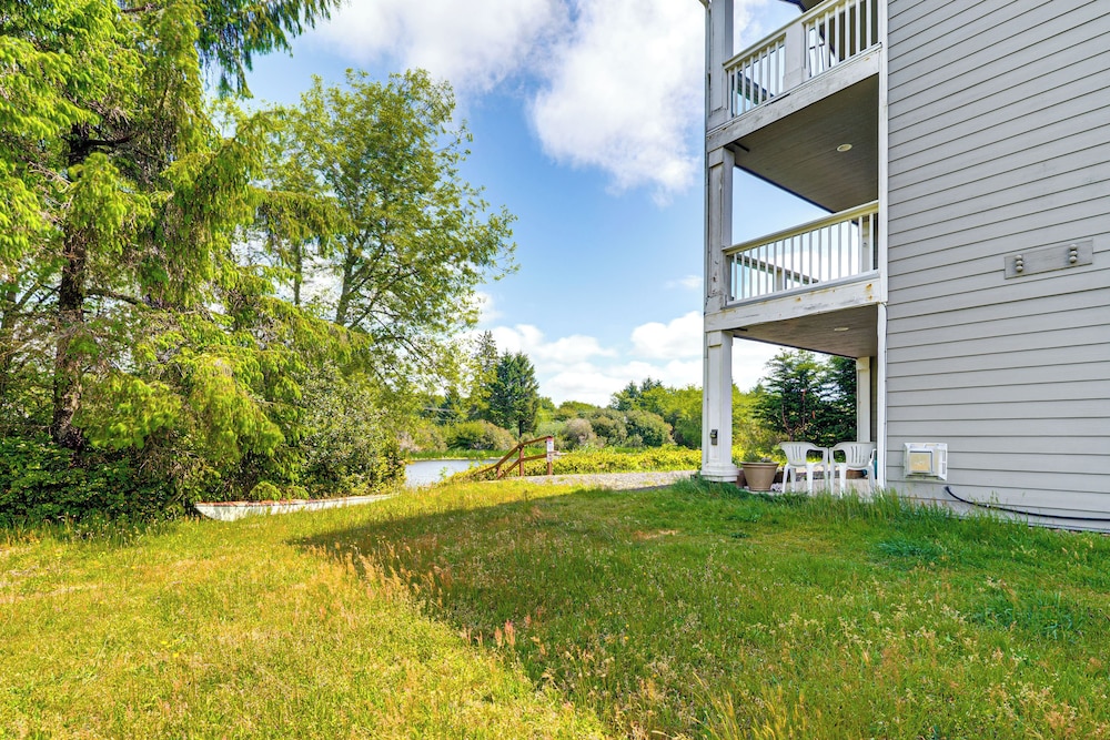 23-mile Canal On-site: Condo in Ocean Shores!