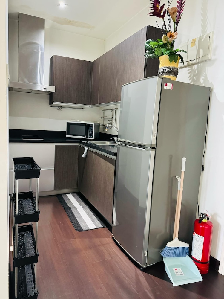 Gramercy Residences 1 bedroom w Balcony
