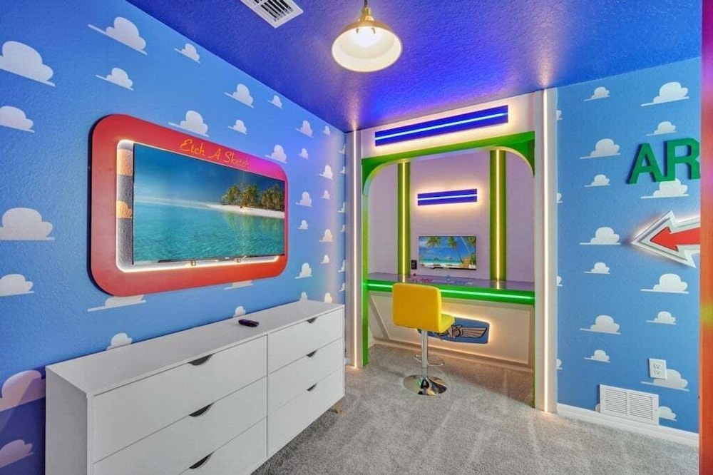 Everyone's Family Fun Home, Slides In Kids Rooms 10 Bedroom Villa