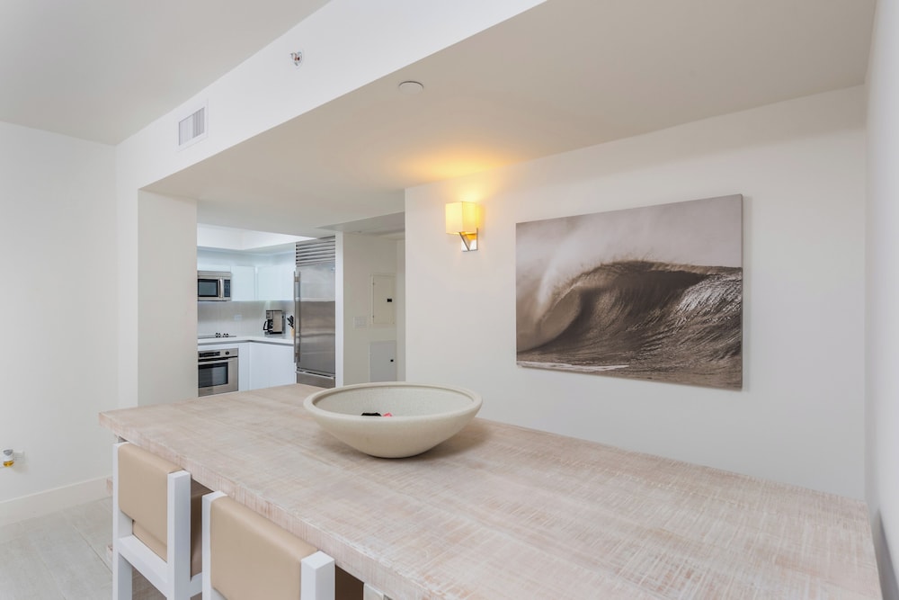 1 Hotel & Homes Private Luxury Suites
