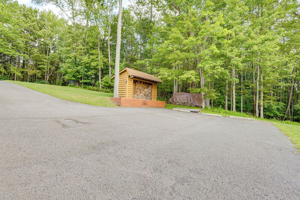 Hot Tub & Game Room: Deep Creek Winter Getaway