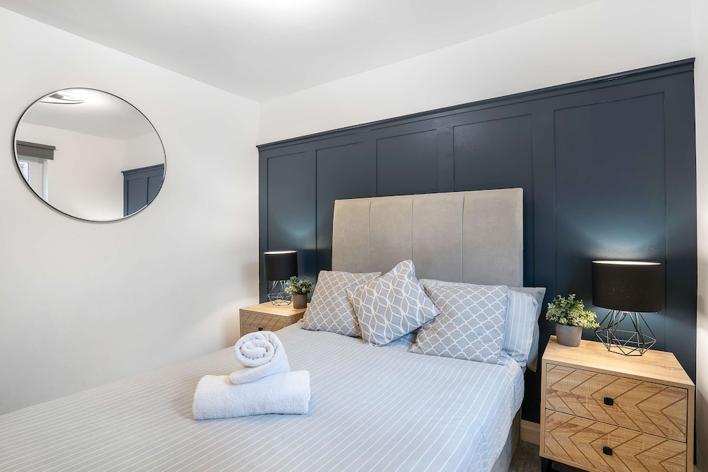 Modern 2bed Apartment-free Parking