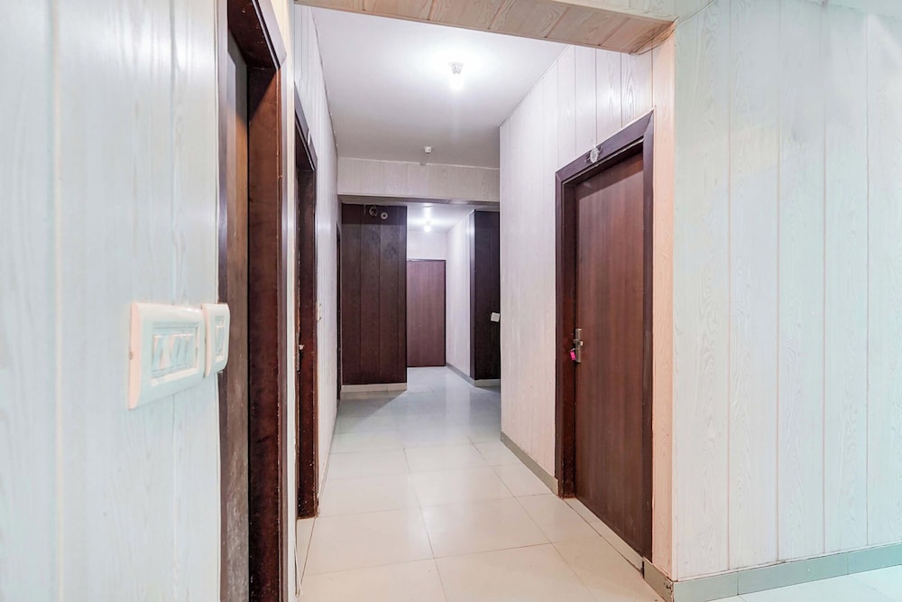 Fabhotel Novis House