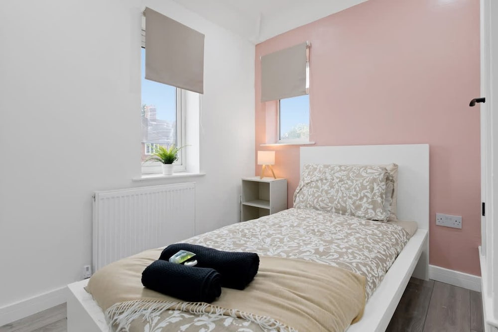 3bed House-free Parking