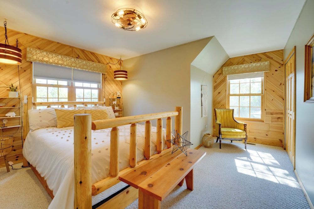 1 Mi to Public Beach: Port Austin Cabin w/ Hot Tub
