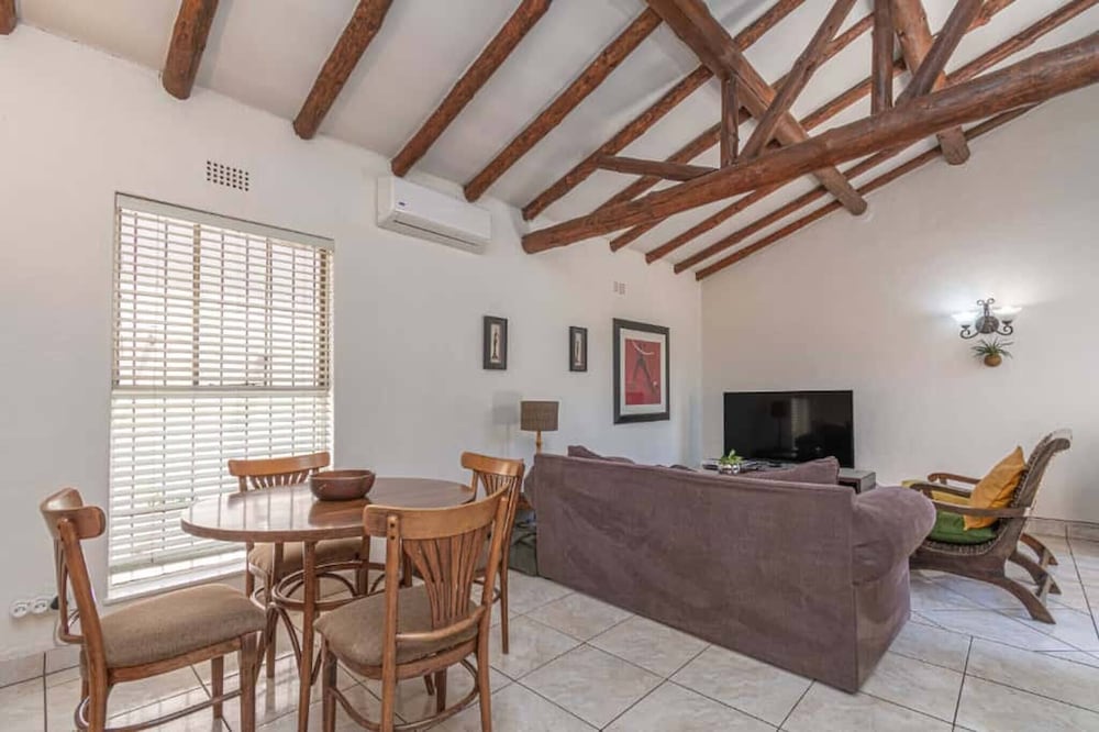 Birdsong in Sandton and Charming Townhouse Retreat