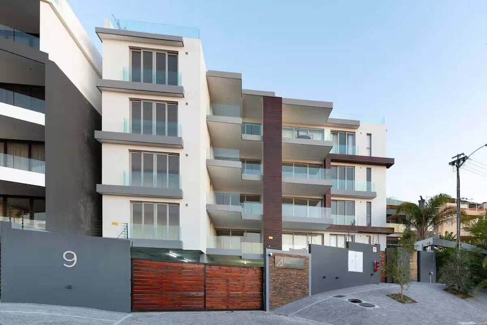 Deluxe Luxury 2 Bedroom Apartment, Seapoint