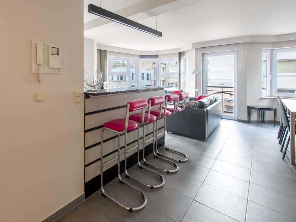 Beautiful Apartment With Lateral sea View
