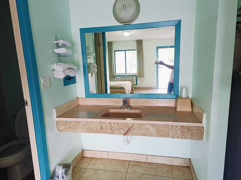 Budget Inn By OYO Edinburg Hwy 281