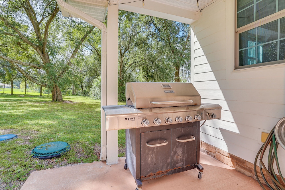 Pet the Sheep! Rural & Spacious Polk City Retreat