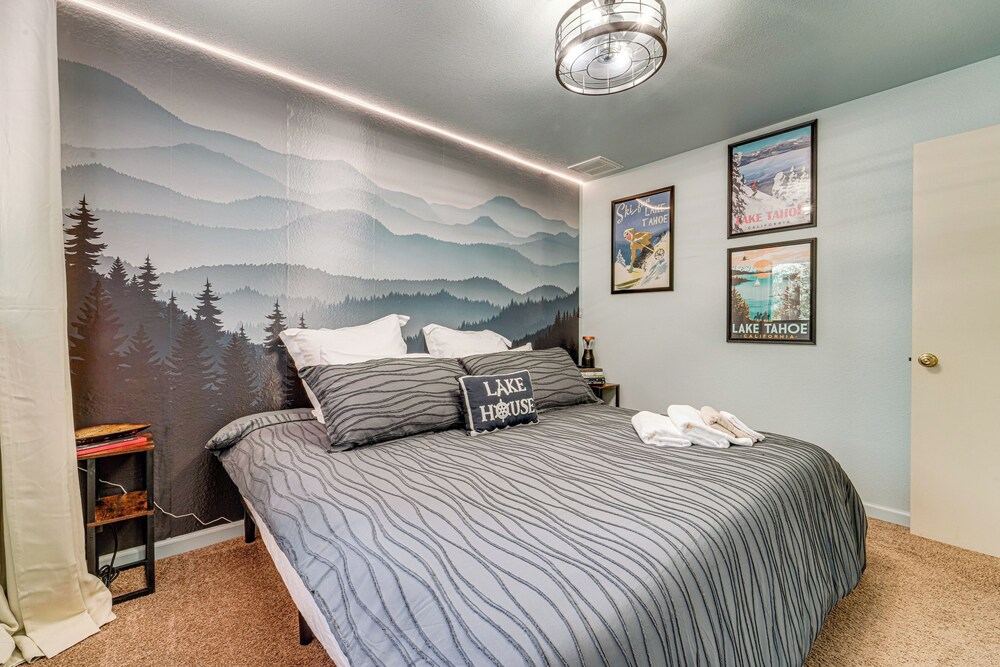 Hike & Ski! Cabin 20 Mi to Soda Springs Mtn Resort