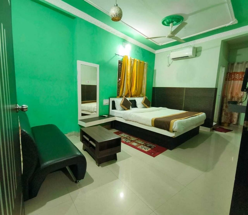 Hotel J B Palace