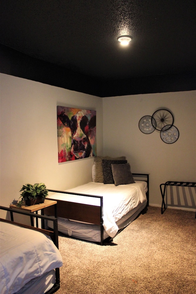 El Chuco Home W Pool Pool Table 15 min Downtown