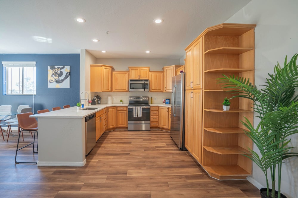 ROVE LIVING/KL - The Fredrick Tempe