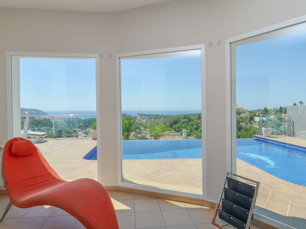 Coastal Villa With Pool photo 5