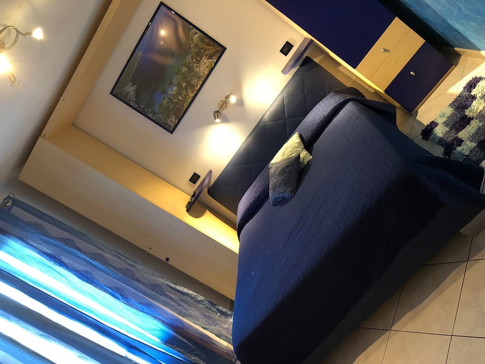 El Nur B b - Blue Room With Private Bathroom view 5