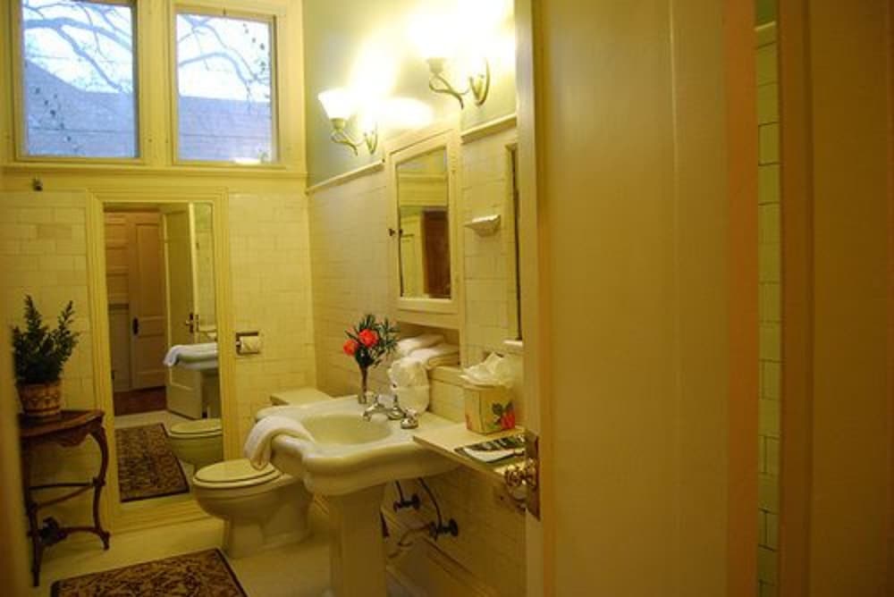 Columbus Vacations - Rothschild-Pound House Inn - Property Image 5