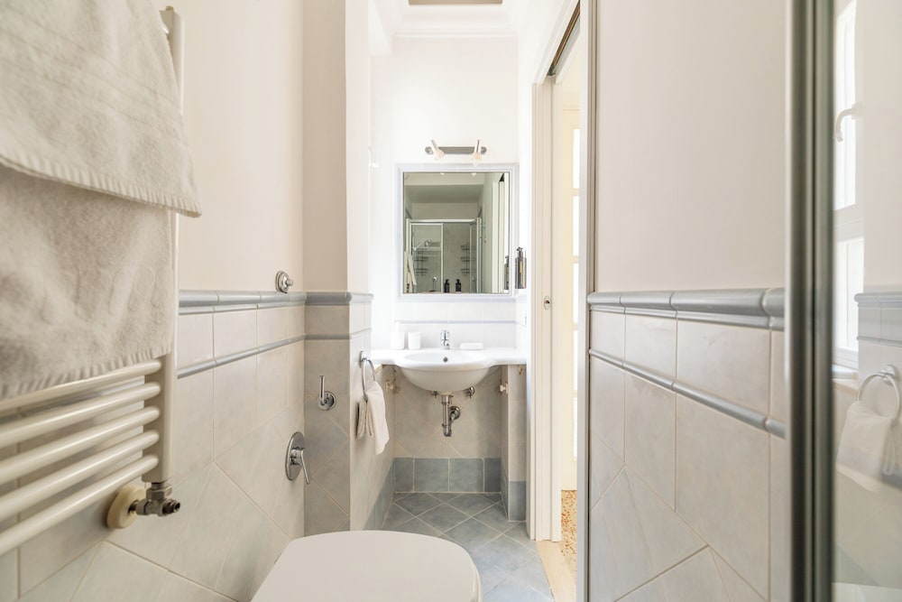 Bright And Spacious Family Apartment In Parioli
