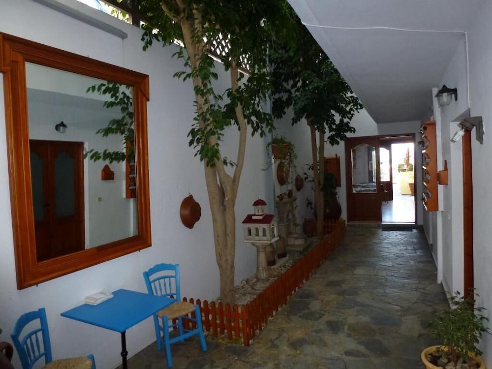 Vlachakis Hotel