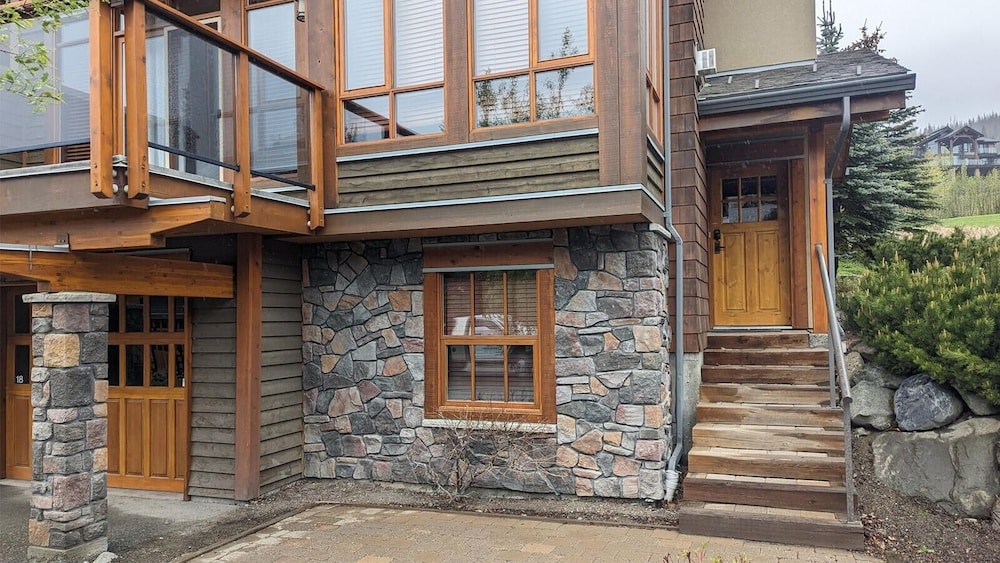 Sun Peaks Vacations - Woodhaven 18 - Property Image 3