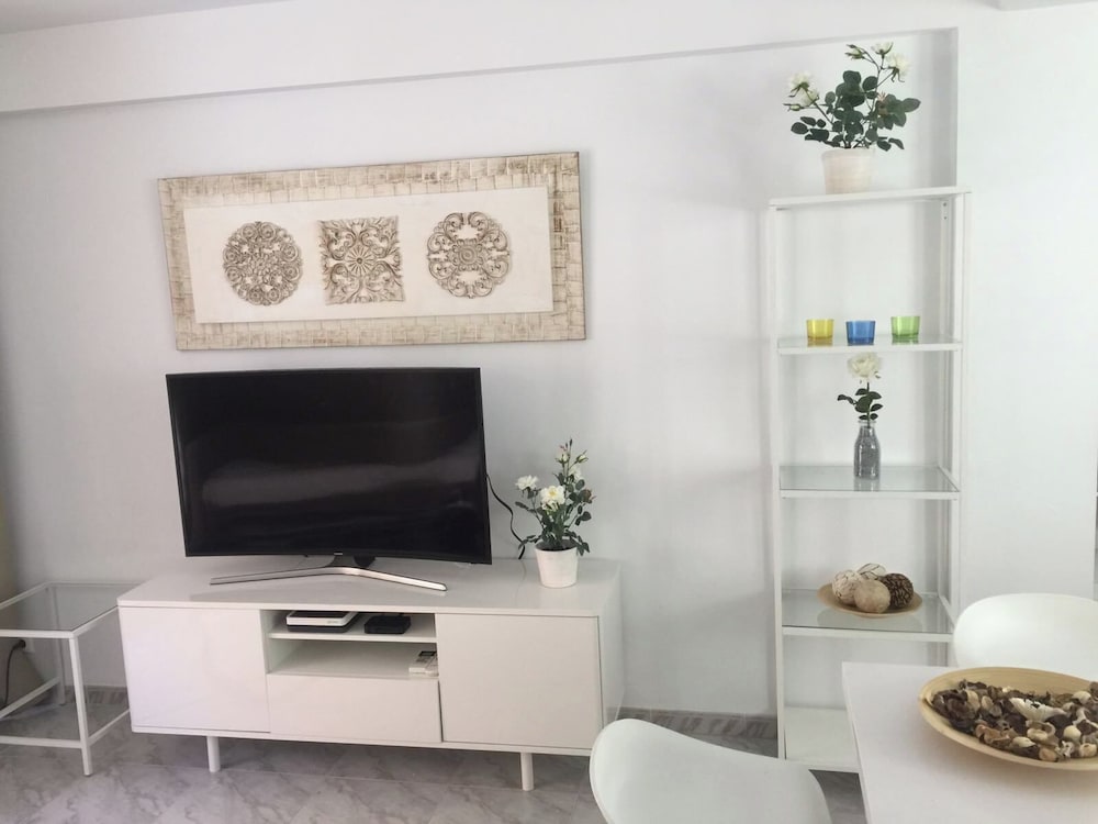 Seaside Bliss 2 Bedroom Condo in Fuengirola