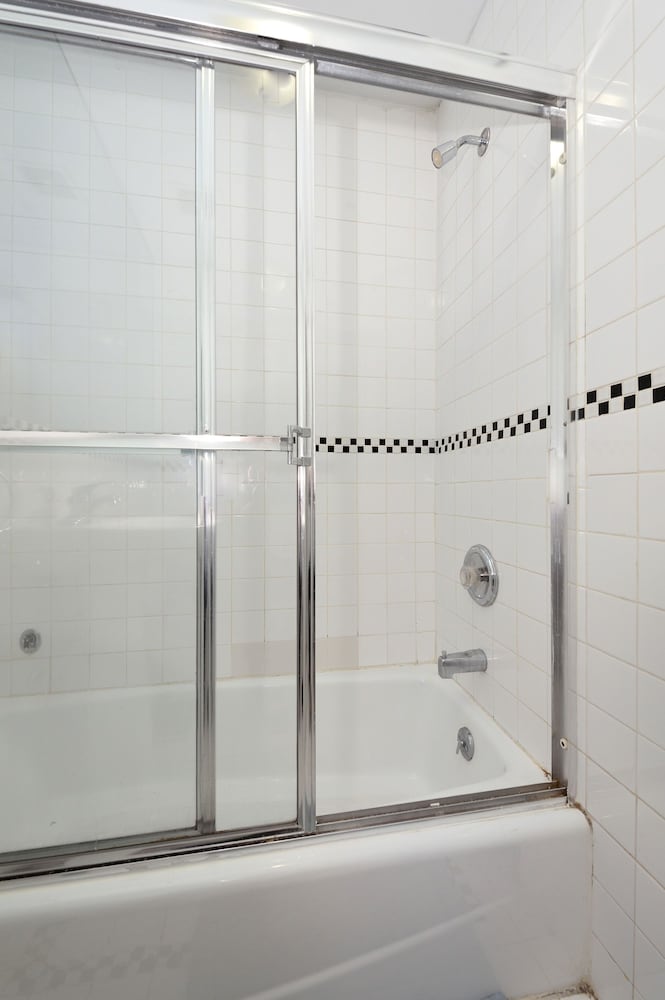 Charming 3-bedroom Apartment in Midtown West