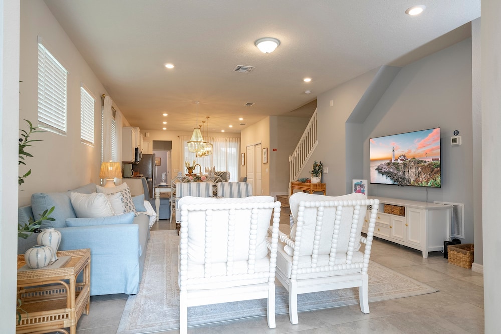 Stunning 5-bedroom Retreat in Windsor Island Resort