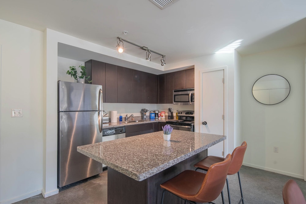 ROVE LIVING/KL - Roosevelt Point