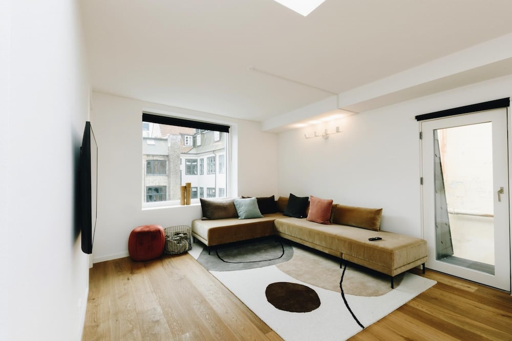 NEW 120sqm Apt Luxury Design Heart of CPH view 5
