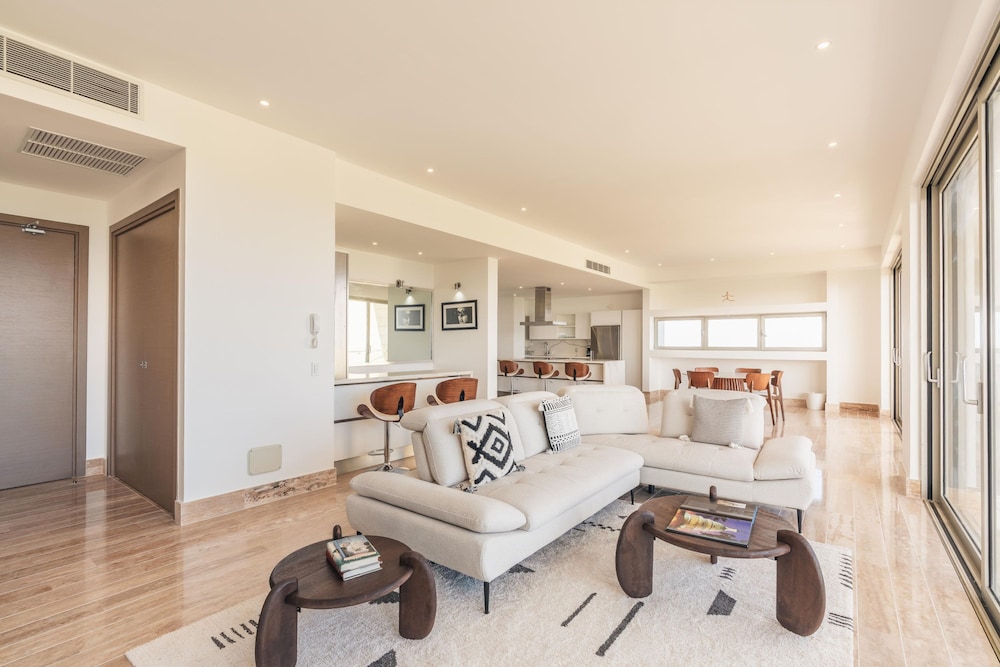 Penthouse With Private Picuzzi in Cap Cana