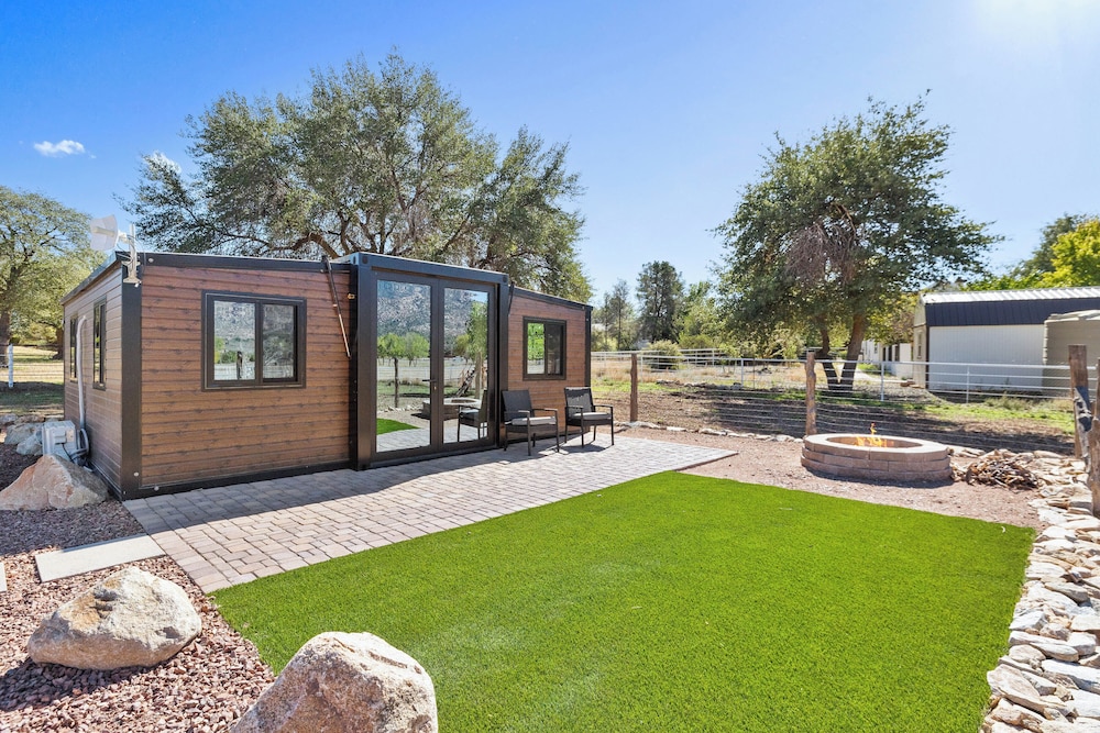 Zebra Ranch 2-br Tiny Home Mtn View Trails Brbq
