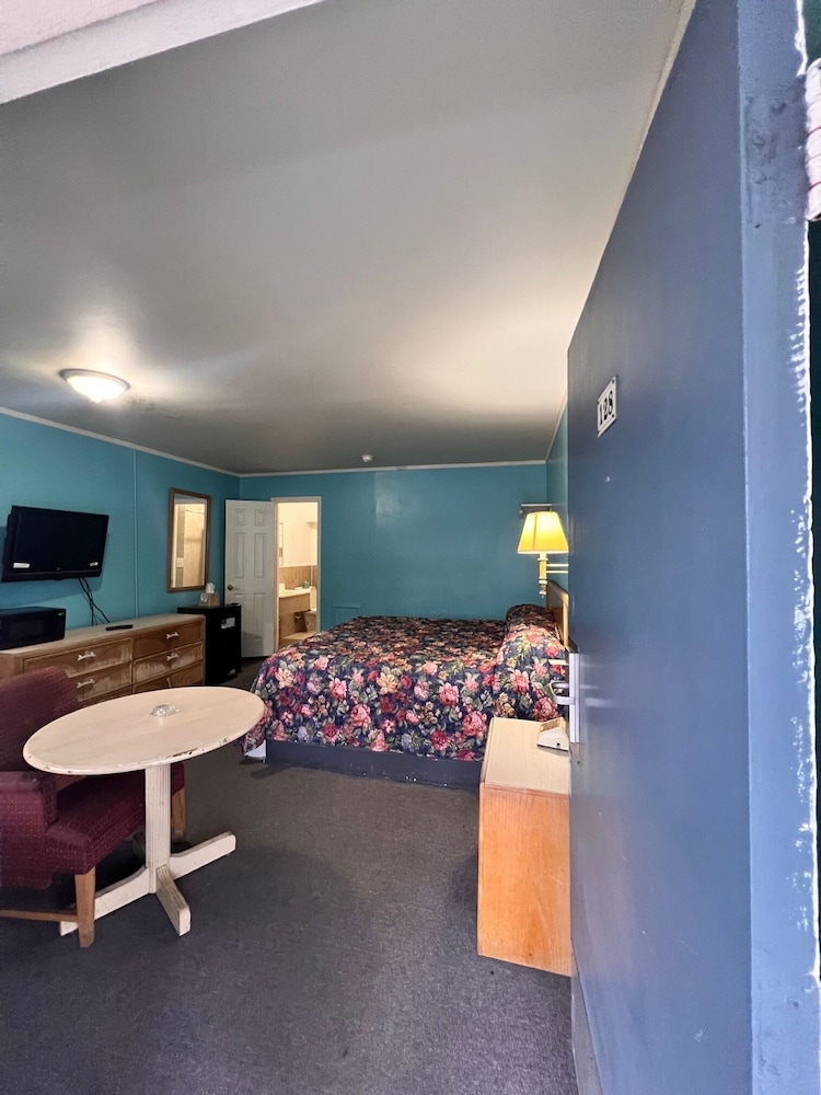 BUDGET INN