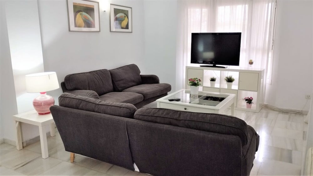 3 Bedroom Ground Floor Easy Parking F-2