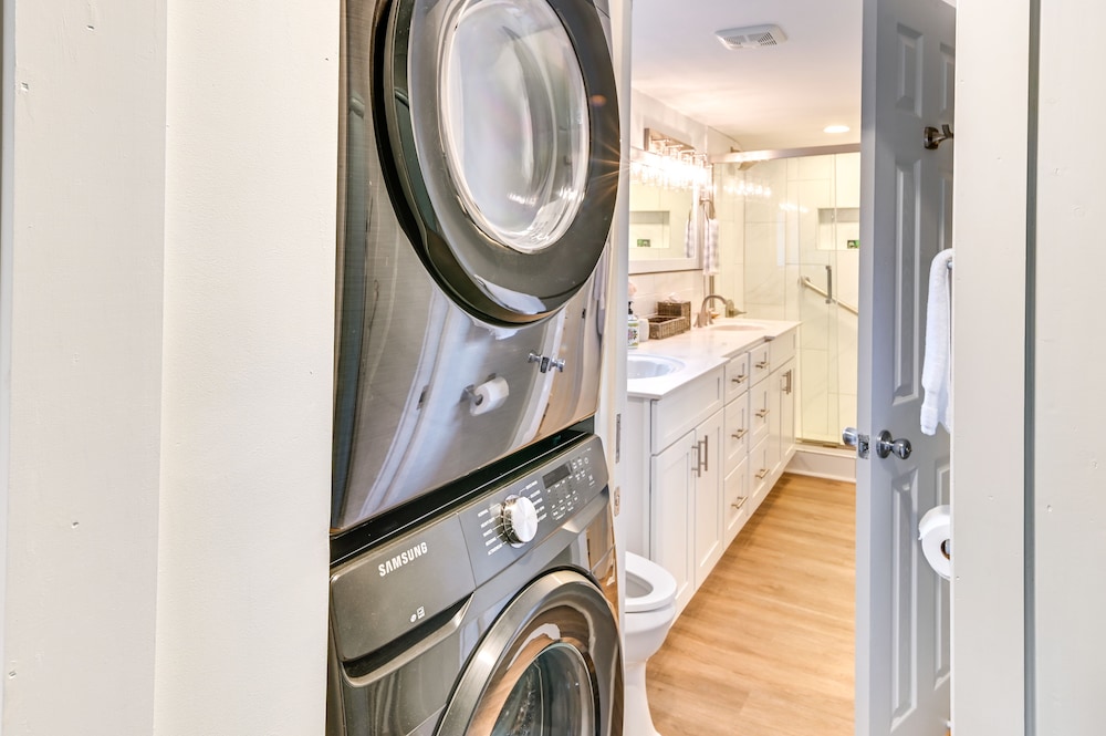 Chic Historic Myrtle Beach Cottage: Steps to Beach view 5