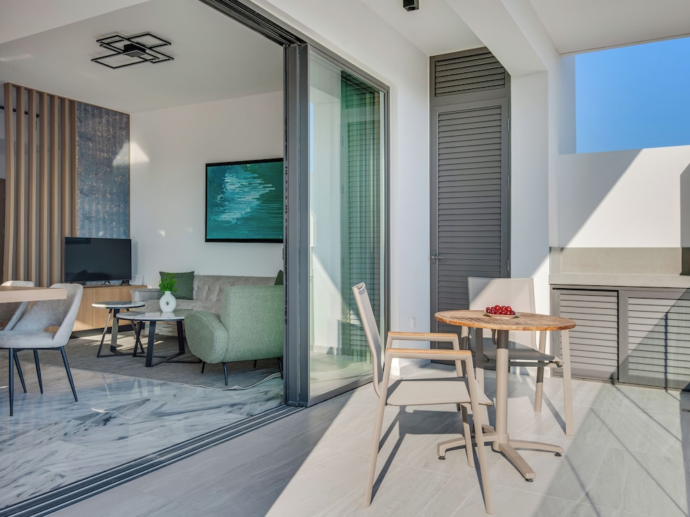 Sanders Olive Shared Pool Apartments