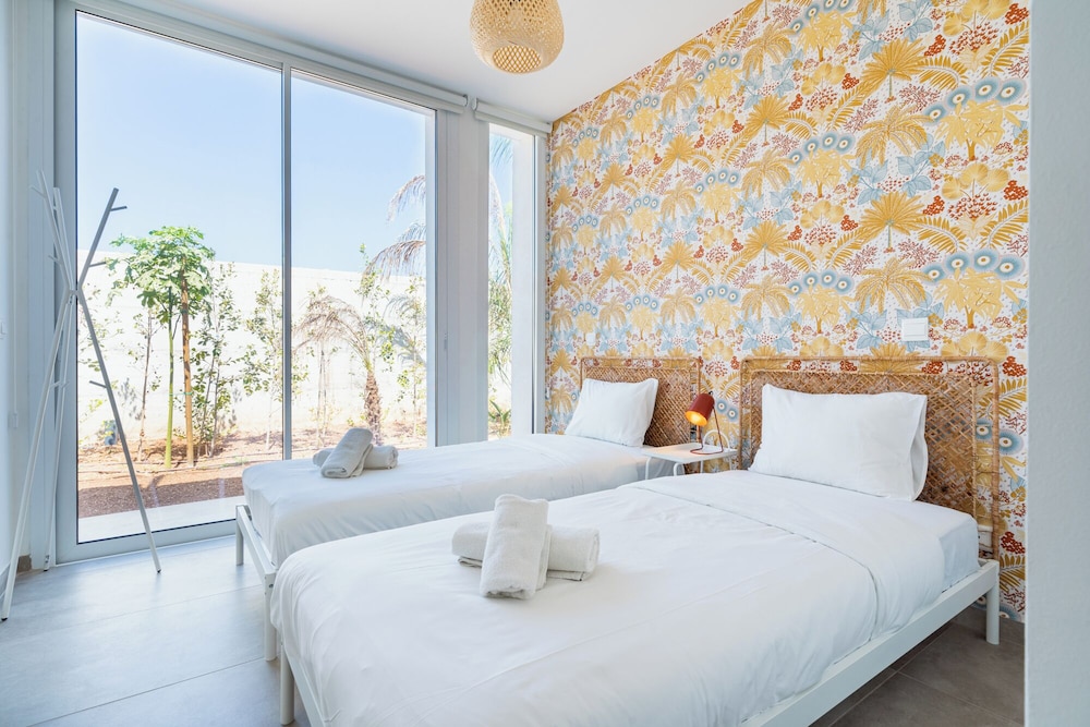 Blu Horizon - Stylish Living with Pool & Balconies in Protaras