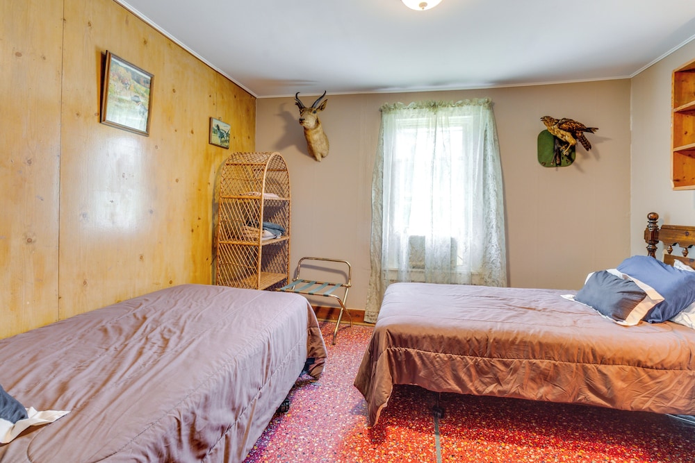 Pet-friendly Smithmill Retreat w/ Yard!