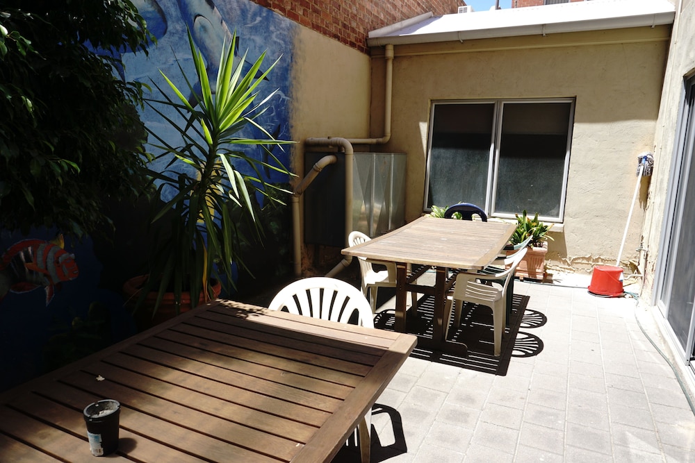 The Guesthouse - Hostel