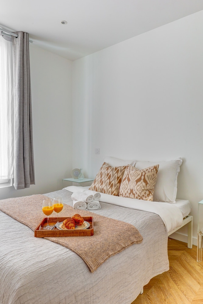 Bright 1BR Near Seine & Eiffel Tower