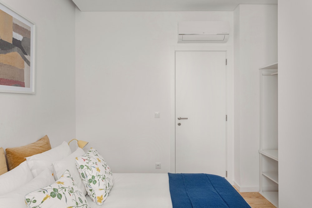AB10 Modern Lisbon